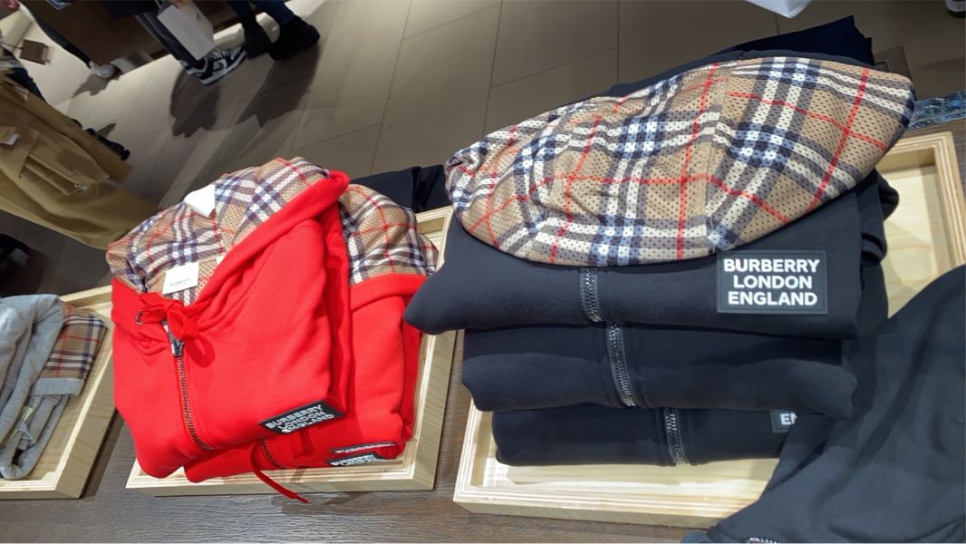 超低折扣 Burberry 帽T外套 內裡全經典格紋 3色 buywithada,france,全球代購,歐洲,exquisite,quality goods,posh,fancy,luxurious