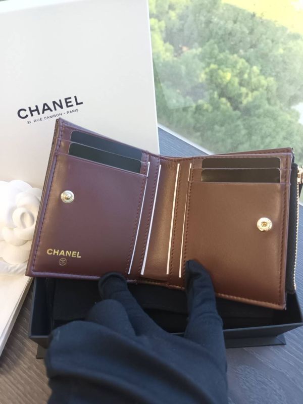 CHANEL 黑荔枝金釦對折短夾 側邊拉鍊零錢袋 巴黎康朋總店白盒包裝^^ 現貨 buywithada,france,全球代購,歐洲,exquisite,quality goods,posh,fancy,luxurious