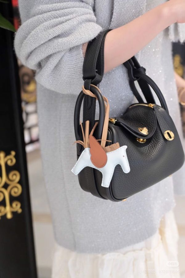 Hermès mini lindy 黑色金釦 二代短背帶 TC皮 現貨 buywithada,france,全球代購,歐洲,exquisite,quality goods,posh,fancy,luxurious