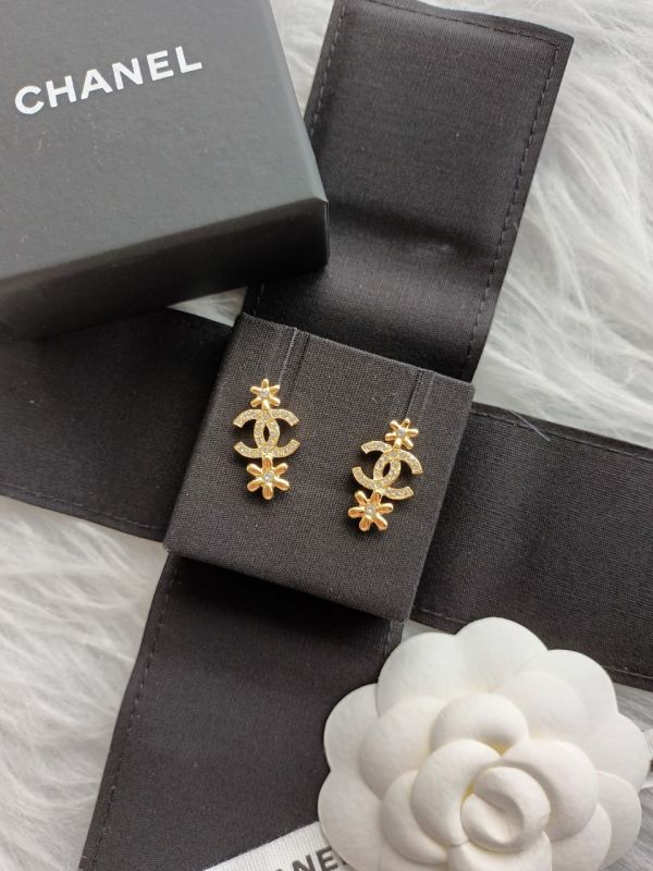 CHANEL 水鑽CC 色小花花耳針 buywithada,france,全球代購,歐洲,exquisite,quality goods,posh,fancy,luxurious