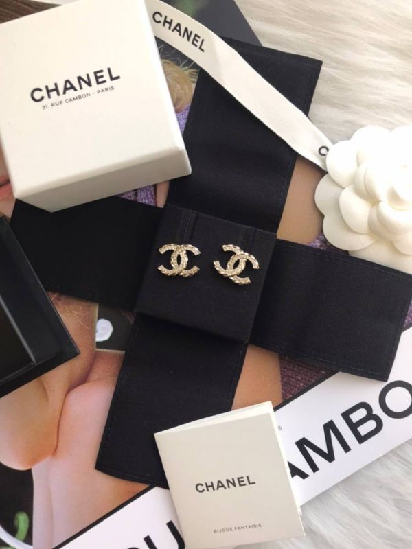 CHANEL 24A 經典回歸 旋轉CC耳針 康朋白盒 現貨 buywithada,france,全球代購,歐洲,exquisite,quality goods,posh,fancy,luxurious