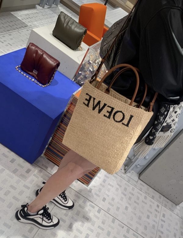 LOEWE Standard Tote bag in raffia A5 buywithada,france,全球代購,歐洲,exquisite,quality goods,posh,fancy,luxurious