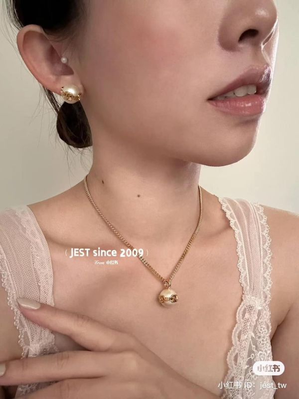 CHANEL 新上架 珍珠金色CHANEL PEARIS 項鏈 buywithada,france,全球代購,歐洲,exquisite,quality goods,posh,fancy,luxurious