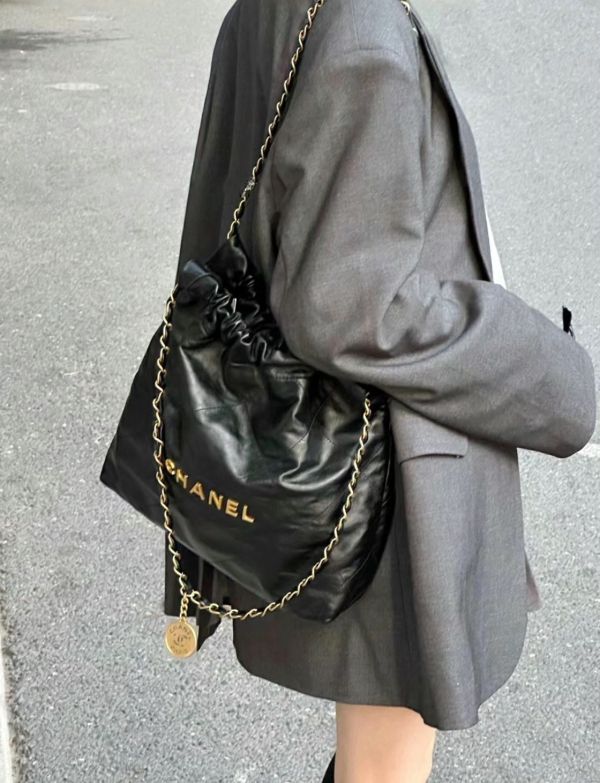 2025 新腰購証 全新全配CHANEL 22 BAG 黑金小號 台灣現貨 buywithada,france,全球代購,歐洲,exquisite,quality goods,posh,fancy,luxurious
