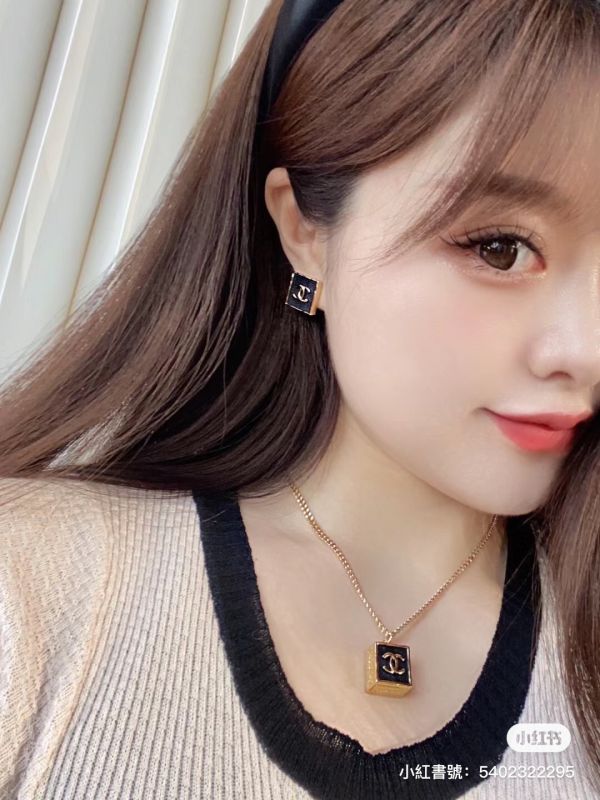 CHANEL 23S 皮革方塊項鍊 buywithada,france,全球代購,歐洲,exquisite,quality goods,posh,fancy,luxurious