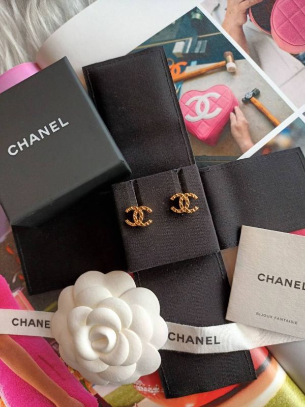 CHANEL 24P 高級感 金色菱格CC 耳針 現貨 buywithada,france,全球代購,歐洲,exquisite,quality goods,posh,fancy,luxurious