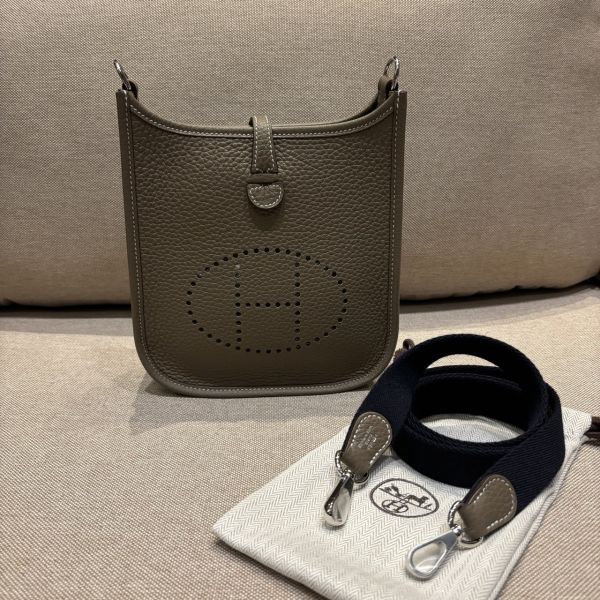 HERMES MINI EVELYNE  B刻 大象灰銀釦 深藍背帶 buywithada,france,全球代購,歐洲,exquisite,quality goods,posh,fancy,luxurious