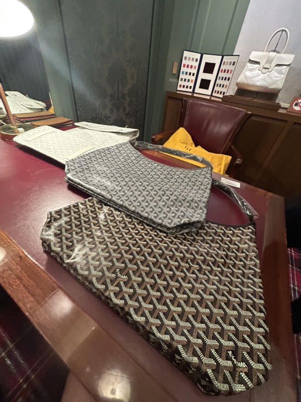 人氣商品 Goyard Hobo 黑色現貨 代購,精品,ADA商店,網路商城,預約面交,buywithada,france,全球代購,歐洲,hermes,CHANEL,celine,lv,balenciaga,香奈兒,愛馬仕,路易威登,巴黎世家,VCA,CHROME HEARTS,克羅心,梵克雅寶,勾雅,高雅德,GOYARD