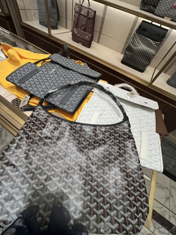 人氣商品 Goyard Hobo 黑色現貨 代購,精品,ADA商店,網路商城,預約面交,buywithada,france,全球代購,歐洲,hermes,CHANEL,celine,lv,balenciaga,香奈兒,愛馬仕,路易威登,巴黎世家,VCA,CHROME HEARTS,克羅心,梵克雅寶,勾雅,高雅德,GOYARD