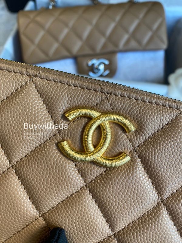 CHANEL 23 限量金屬LOGO 焦糖奶茶荔枝金釦 手拿包 buywithada,france,全球代購,歐洲,exquisite,quality goods,posh,fancy,luxurious