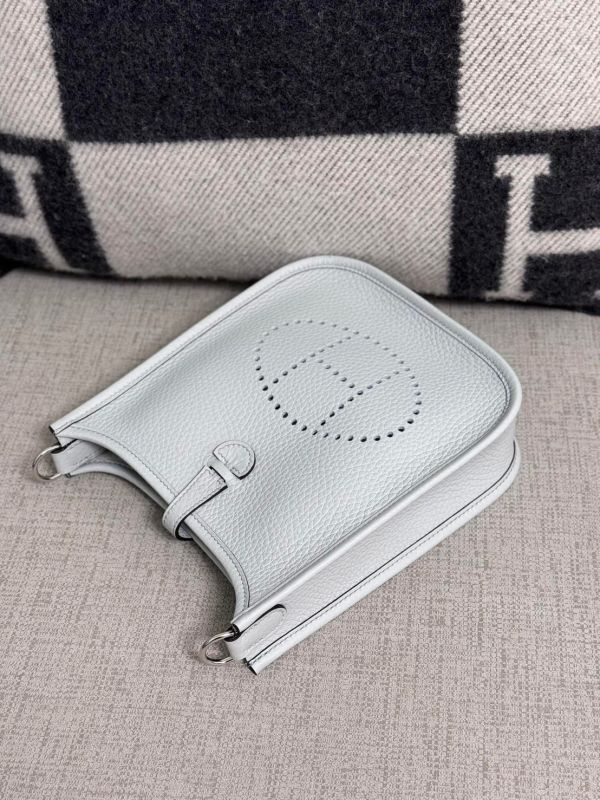 Hermes Evelyne mini 聖杯藍 現貨 buywithada,france,全球代購,歐洲,exquisite,quality goods,posh,fancy,luxurious