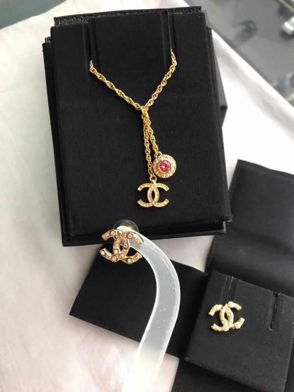 CHANEL 24S 新款金色CC  水鑽耳針 buywithada,france,全球代購,歐洲,exquisite,quality goods,posh,fancy,luxurious