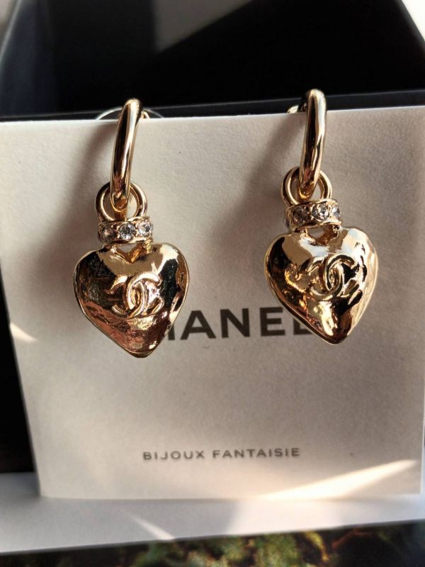 CHANEL 24P 金色愛心水鑽耳墜 全新現貨 buywithada,france,全球代購,歐洲,exquisite,quality goods,posh,fancy,luxurious