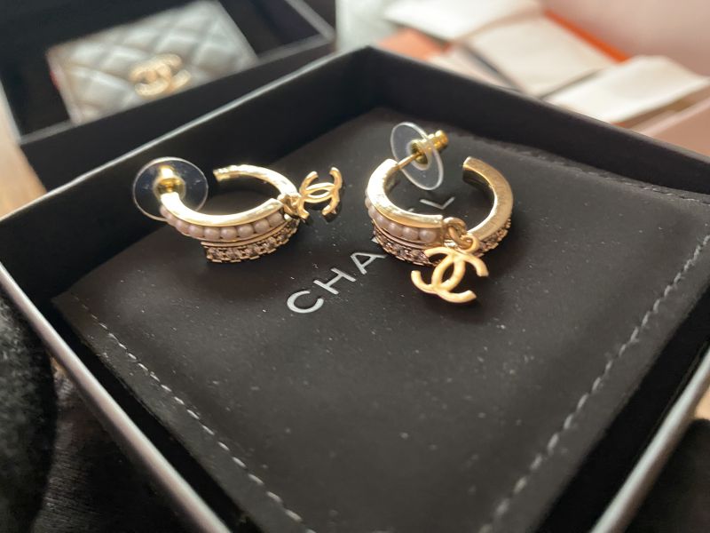 CHANEL 水鑽珍珠 雙環 LOGO 耳針 buywithada,france,全球代購,歐洲,exquisite,quality goods,posh,fancy,luxurious