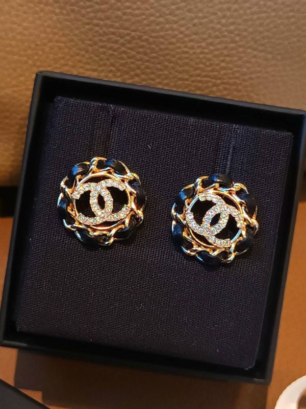 CHANEL 皮穿圓形耳環 buywithada,france,全球代購,歐洲,exquisite,quality goods,posh,fancy,luxurious