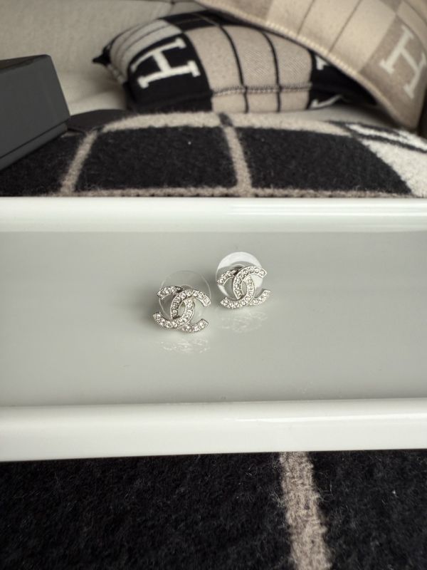 Chanel 經典cc logo 水鑽 耳釘 buywithada,france,全球代購,歐洲,exquisite,quality goods,posh,fancy,luxurious