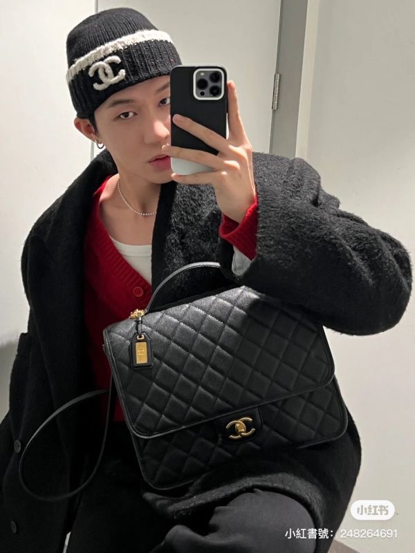 CHANEL 23K 毛毛滾邊冷毛帽 深藍色淺灰雙C buywithada,france,全球代購,歐洲,exquisite,quality goods,posh,fancy,luxurious