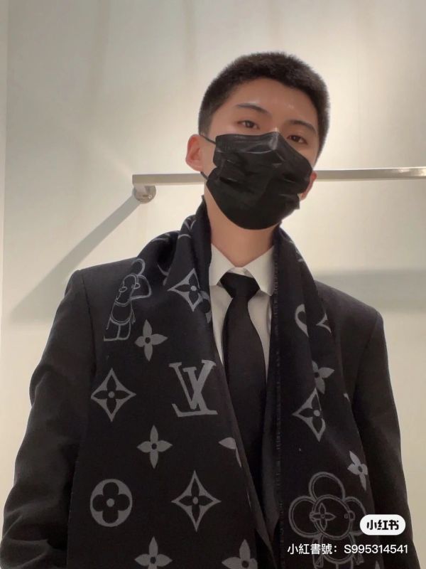 LV vivienne 限量版圍巾黑灰配色 buywithada,france,全球代購,歐洲,exquisite,quality goods,posh,fancy,luxurious