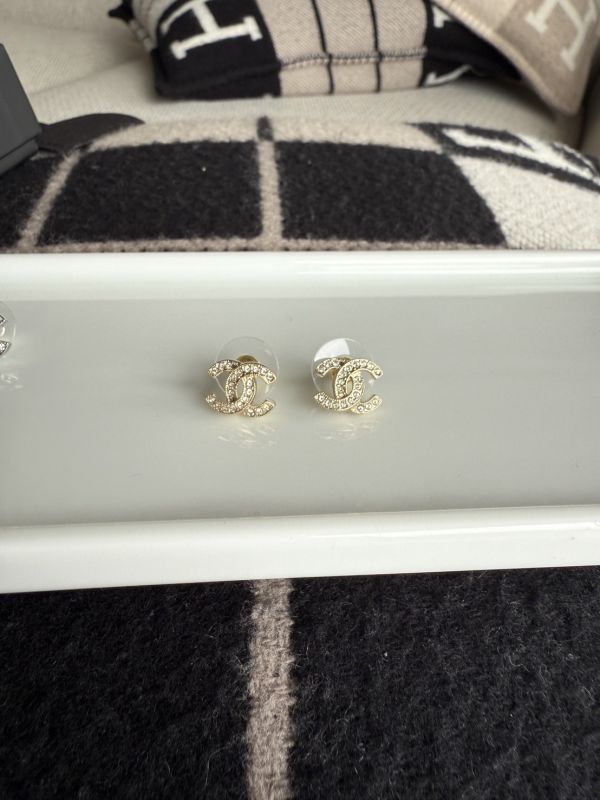 Chanel 經典cc logo 水鑽 耳釘 buywithada,france,全球代購,歐洲,exquisite,quality goods,posh,fancy,luxurious