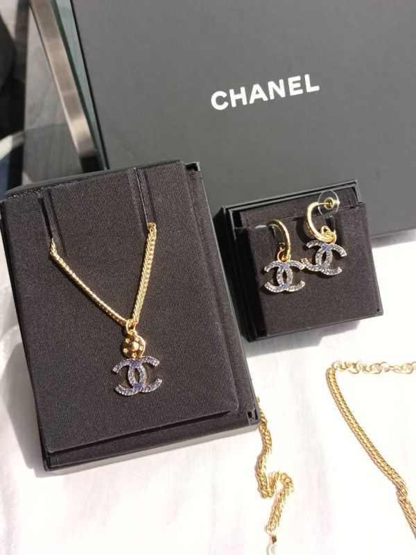 CHANEL 24P 牛仔CC耳墜/耳針 現貨 buywithada,france,全球代購,歐洲,exquisite,quality goods,posh,fancy,luxurious