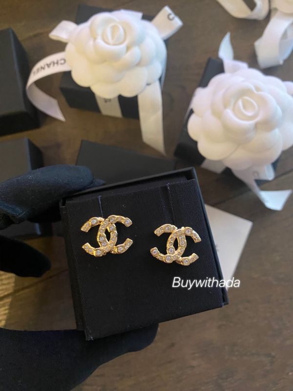 CHANEL 24S 新款金色CC  水鑽耳針 buywithada,france,全球代購,歐洲,exquisite,quality goods,posh,fancy,luxurious