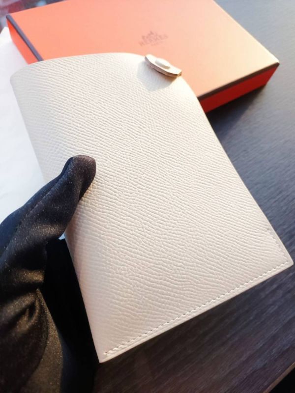 HERMES 護照夾 EPSOM 10 CRAIE奶昔白 buywithada,france,全球代購,歐洲,exquisite,quality goods,posh,fancy,luxurious
