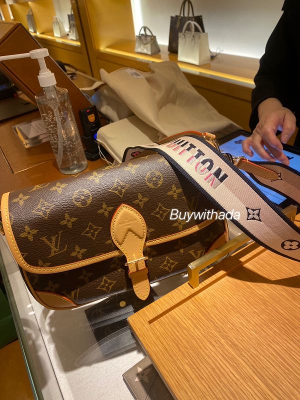 LV 老花 DIANE 法棍包 buywithada,france,全球代購,歐洲,exquisite,quality goods,posh,fancy,luxurious