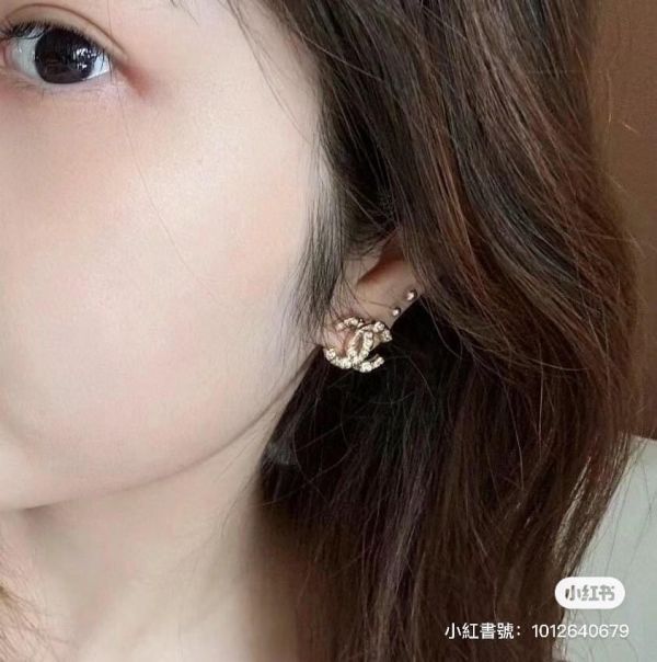 CHANEL 24S 新款金色CC  水鑽耳針 buywithada,france,全球代購,歐洲,exquisite,quality goods,posh,fancy,luxurious