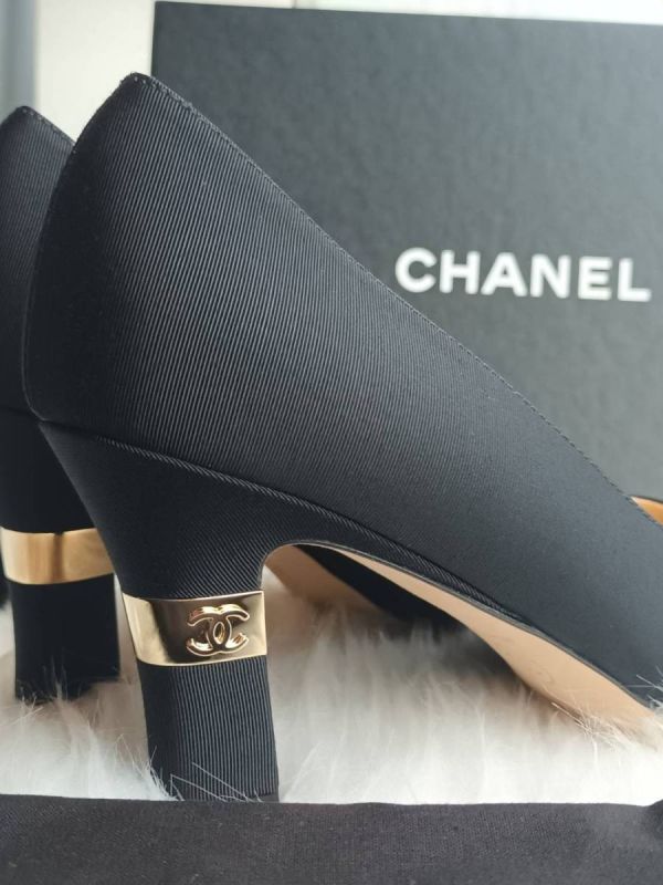 CHANEL 黑色金色粗根 金色雙c logo高跟鞋 跟著ada買