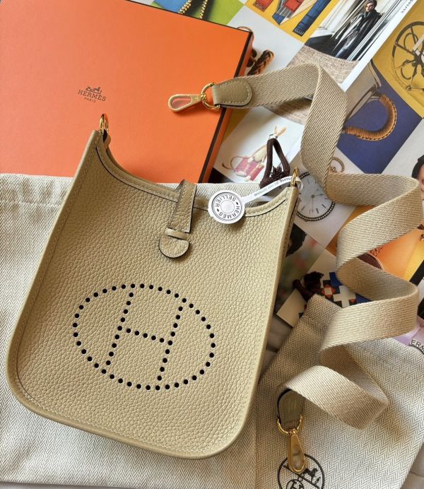 Hermes mini Évelyne 風衣灰金釦 短背袋 buywithada,france,全球代購,歐洲,exquisite,quality goods,posh,fancy,luxurious