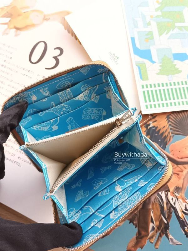 HERMES SILK IN 絲巾短夾 太妃焦糖色 EV皮 內裡淺藍牛仔印花 buywithada,france,全球代購,歐洲,exquisite,quality goods,posh,fancy,luxurious