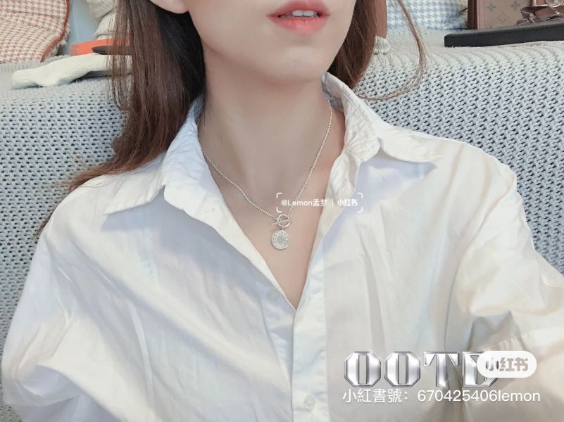 HERMES 純銀圓牌LOGO項鍊 buywithada,france,全球代購,歐洲,exquisite,quality goods,posh,fancy,luxurious