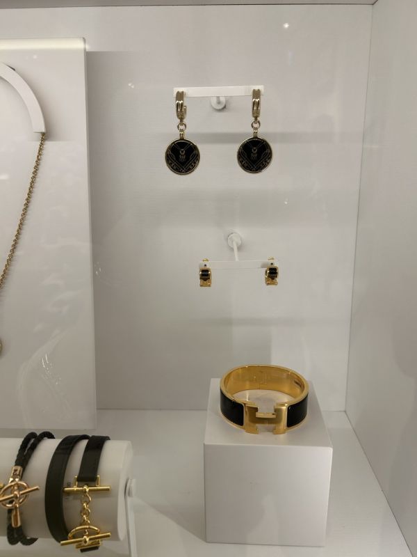 Hermès olympe 最新款H耳環 黑金配色 buywithada,france,全球代購,歐洲,exquisite,quality goods,posh,fancy,luxurious