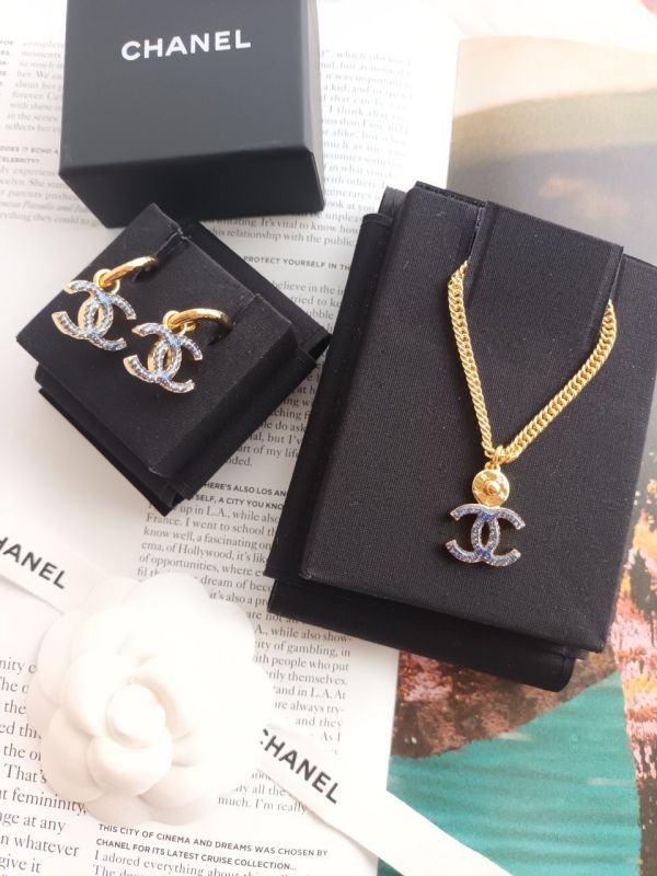 CHANEL 24P 牛仔CC耳墜/耳針 現貨 buywithada,france,全球代購,歐洲,exquisite,quality goods,posh,fancy,luxurious