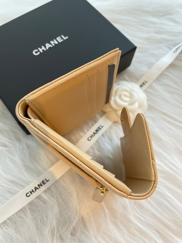 CHANEL 奶茶色金釦三折短夾 buywithada,france,全球代購,歐洲,exquisite,quality goods,posh,fancy,luxurious