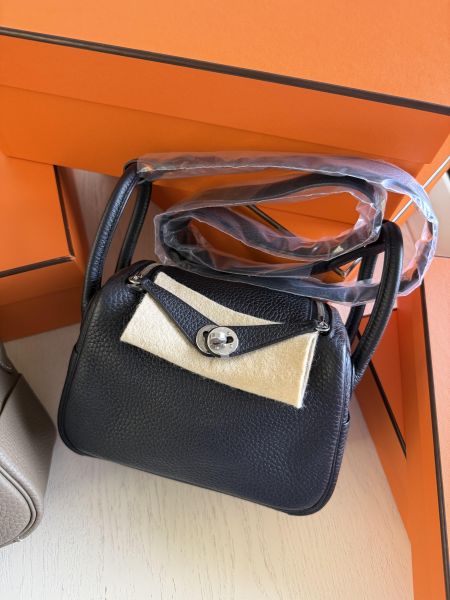 Hermes  mini Lindyㄧ代 長背帶（停產 黑銀 全新全配 不到30萬 buywithada,france,全球代購,歐洲採購,亞洲採購,exquisite,quality goods,fancy,luxurious