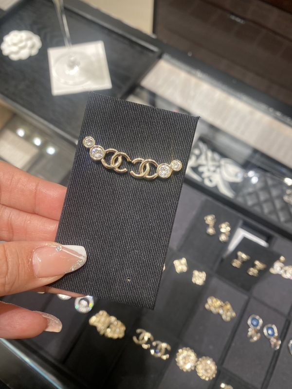 CHANEL 圓圓水鑽CC LOGO 耳環 buywithada,france,全球代購,歐洲,exquisite,quality goods,posh,fancy,luxurious