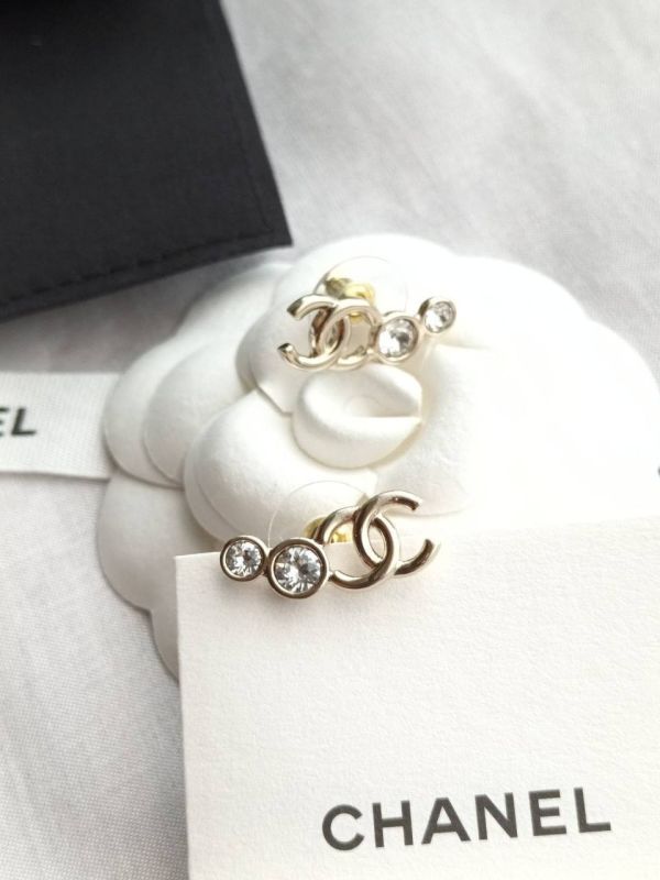 CHANEL 圓圓水鑽CC LOGO 耳環 buywithada,france,全球代購,歐洲,exquisite,quality goods,posh,fancy,luxurious