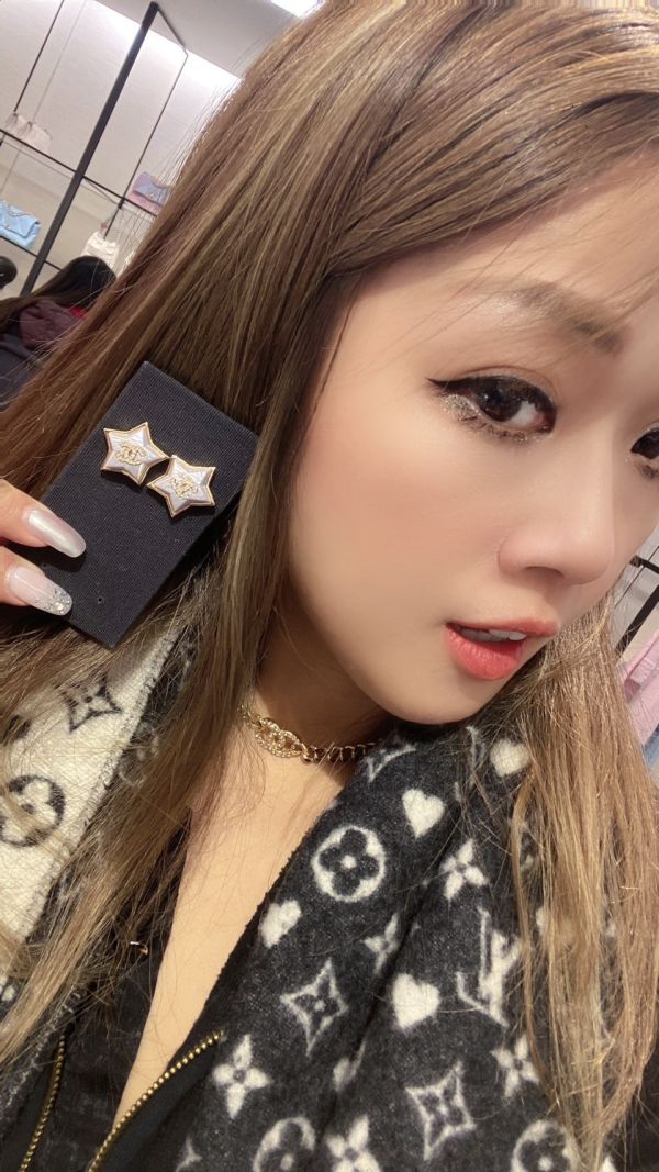 CHANEL 24C 超美 白金貝殼星星耳環/耳針 buywithada,france,全球代購,歐洲,exquisite,quality goods,posh,fancy,luxurious