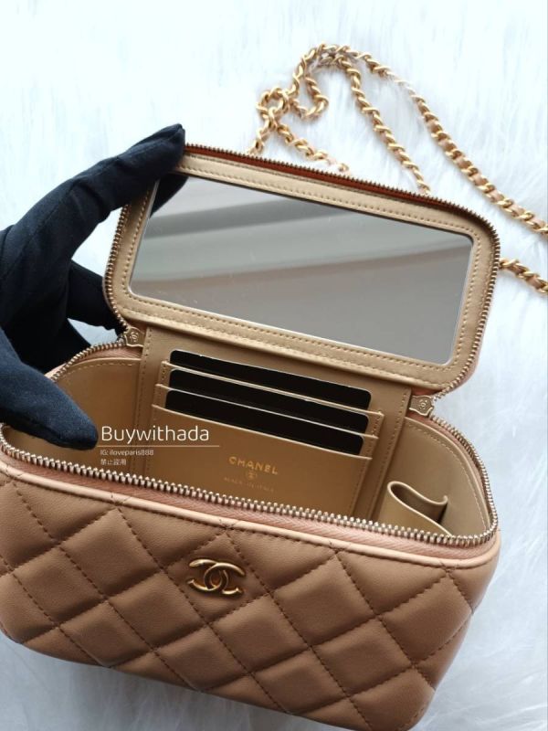 台灣現貨 CHANEL 限量奶茶金球長盒 內有鏡子款 底部CC LOGO buywithada,france,全球代購,歐洲,exquisite,quality goods,posh,fancy,luxurious