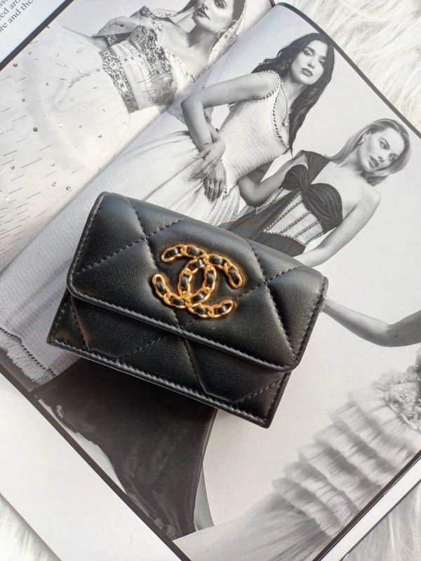 CHANEL 19系列 MINI 三折短夾 黑金內裡桃紅 buywithada,france,全球代購,歐洲,exquisite,quality goods,posh,fancy,luxurious