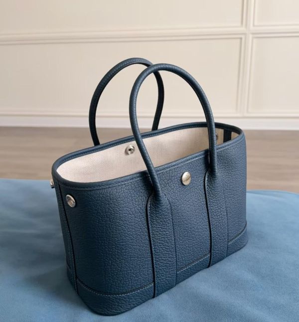 Hermès Mini Garden G 26年新色風暴藍全皮革 抵台 代購,精品,ADA商店,網路商城,預約面交,buywithada,france,全球代購,歐洲,hermes,CHANEL,celine,lv,balenciaga,香奈兒,愛馬仕,路易威登,巴黎世家,VCA,CHROME HEARTS,克羅心,梵克雅寶,勾雅,高雅德,GOYARD