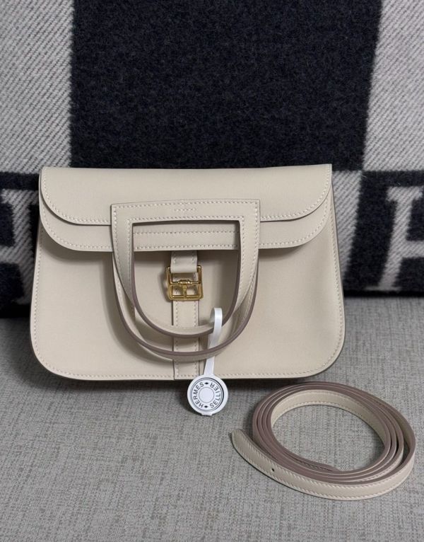 Hermes mini Halzan 奶昔白金釦 buywithada,france,全球代購,歐洲,exquisite,quality goods,posh,fancy,luxurious