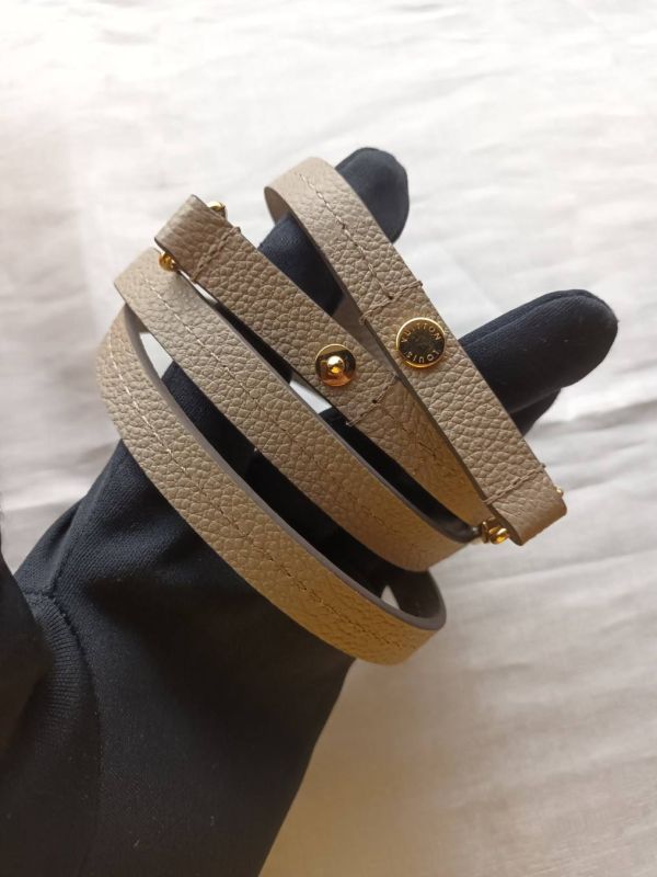 LV Easy Pouch On Strap 米色 肩背手拿包 buywithada,france,全球代購,歐洲,exquisite,quality goods,posh,fancy,luxurious