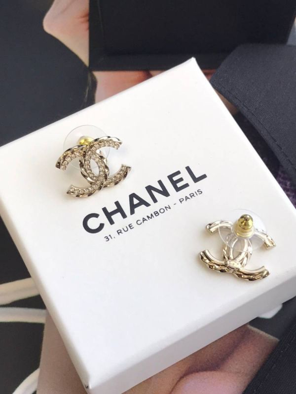 CHANEL 24A 經典回歸 旋轉CC耳針 康朋白盒 現貨 buywithada,france,全球代購,歐洲,exquisite,quality goods,posh,fancy,luxurious
