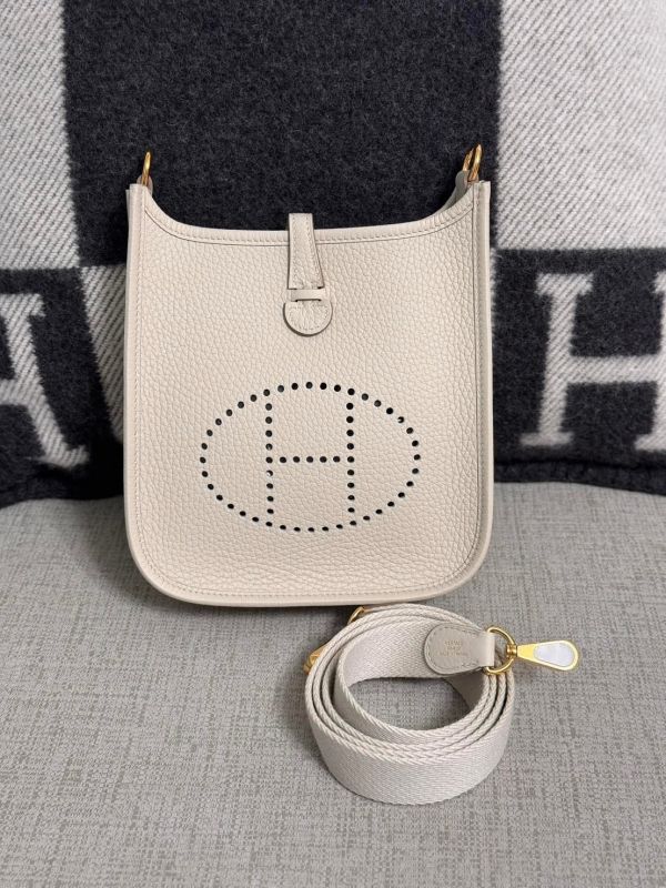 Hermes Evelyne mini 冰川白金釦 現貨 buywithada,france,全球代購,歐洲,exquisite,quality goods,posh,fancy,luxurious