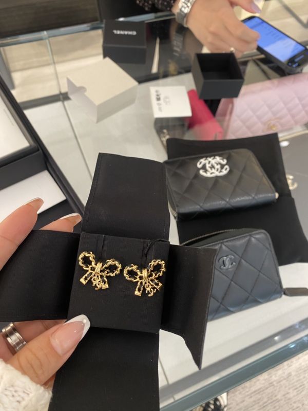 CHANEL so black 黑羊皮 ㄇ字零錢包 buywithada,france,全球代購,歐洲,exquisite,quality goods,posh,fancy,luxurious