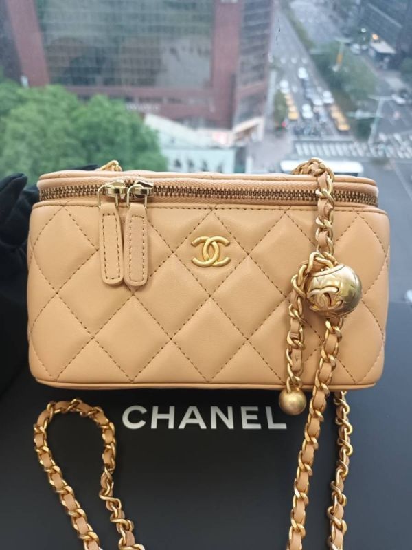 台灣現貨 CHANEL 限量奶茶金球長盒 內有鏡子款 底部CC LOGO buywithada,france,全球代購,歐洲,exquisite,quality goods,posh,fancy,luxurious