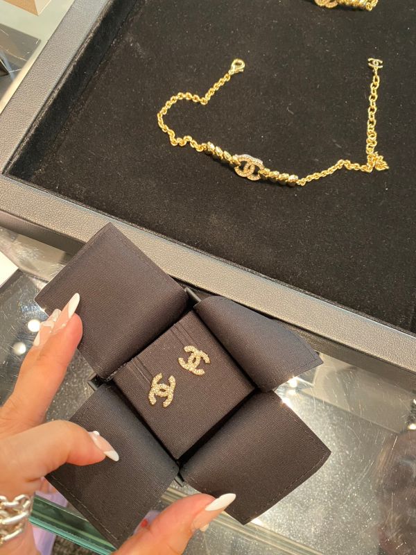 CHANEL 經典系列 珍珠CC耳針 buywithada,france,全球代購,歐洲,exquisite,quality goods,posh,fancy,luxurious