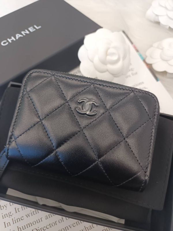 CHANEL so black 黑羊皮 ㄇ字零錢包 buywithada,france,全球代購,歐洲,exquisite,quality goods,posh,fancy,luxurious